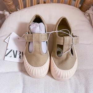 NWT! Zara BabyGirl Cotton Sneakers - size 28 (11)